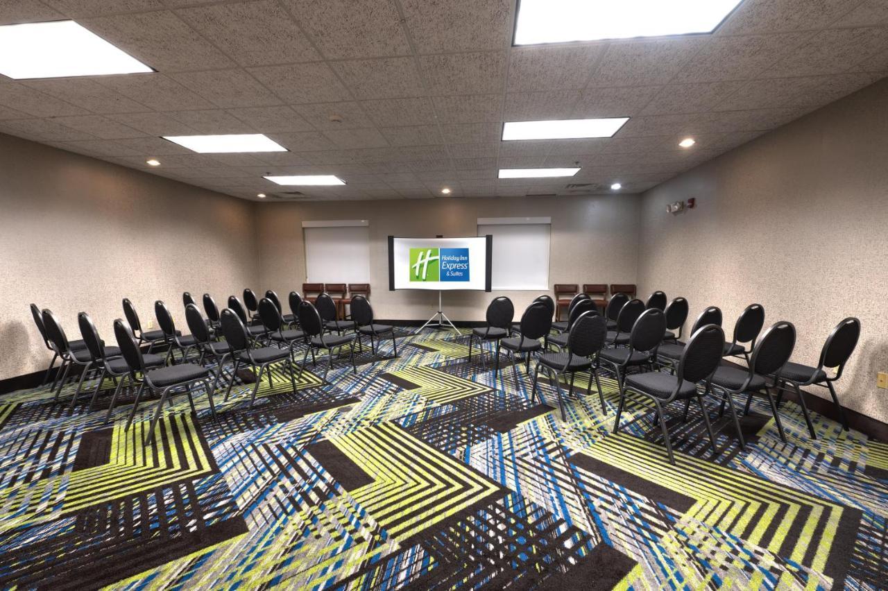 Holiday Inn Express Hotel & Suites Goshen By Ihg Eksteriør billede