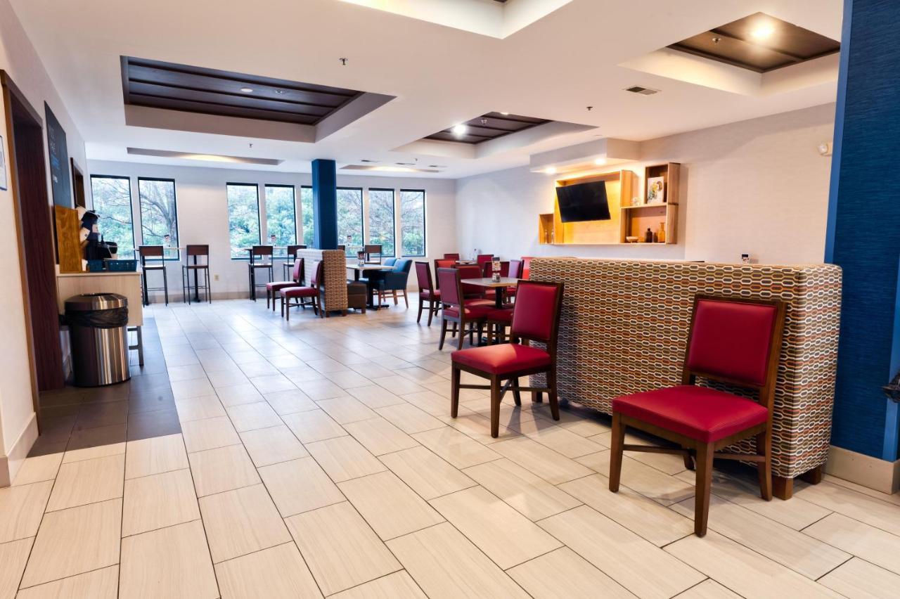 Holiday Inn Express Hotel & Suites Goshen By Ihg Eksteriør billede