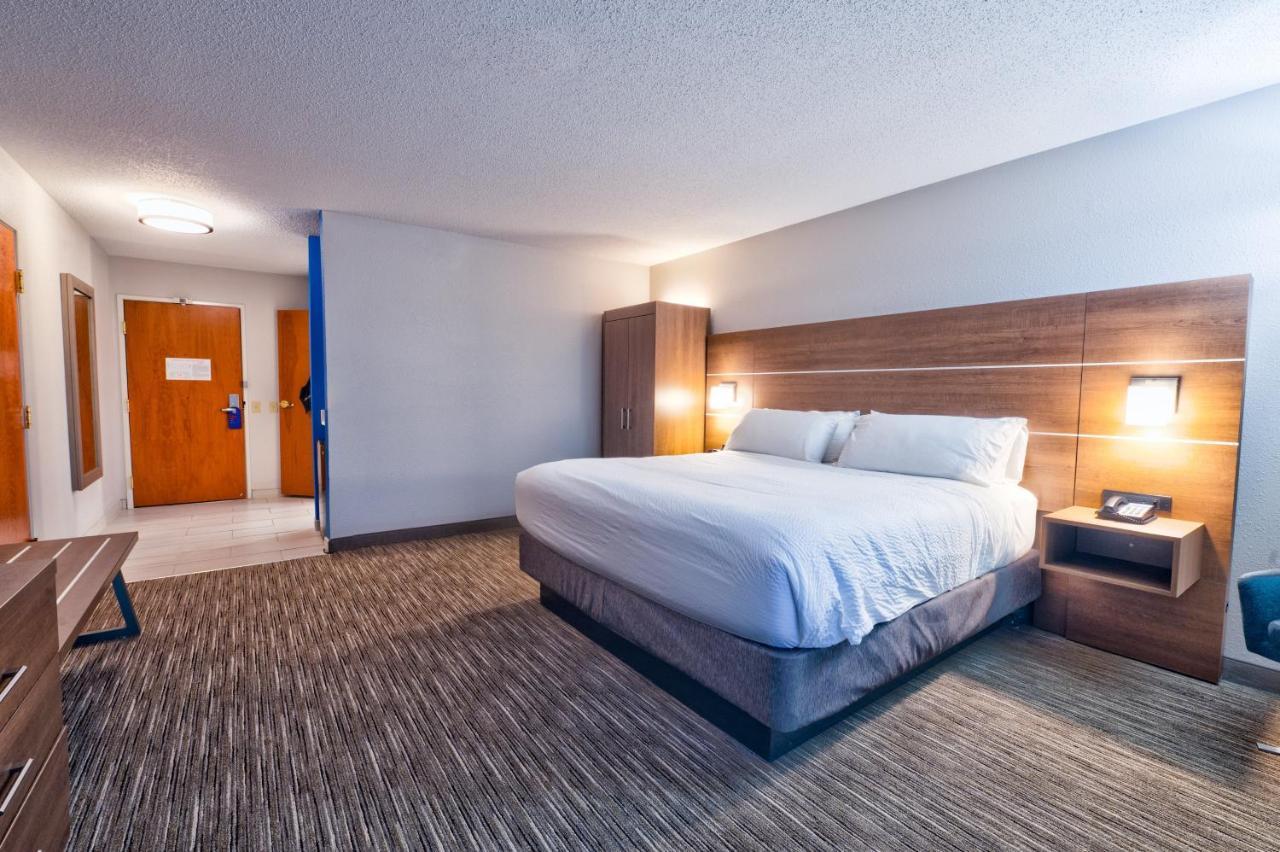 Holiday Inn Express Hotel & Suites Goshen By Ihg Eksteriør billede